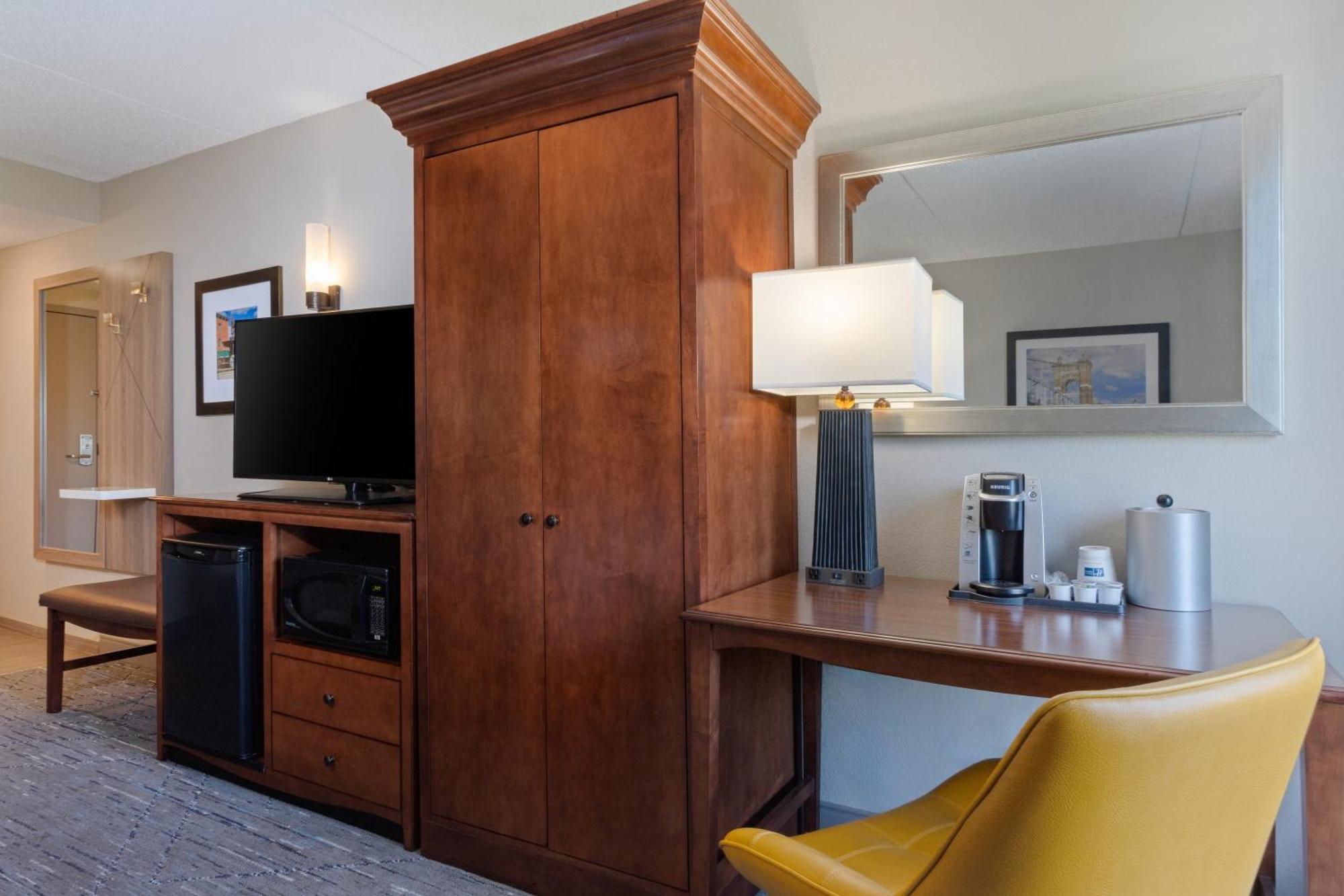 Holiday Inn Express & Suites Cincinnati Riverfront By Ihg Covington Exterior foto